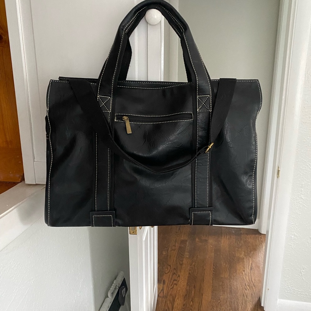 Maury from Italy black weekender bag with zip closure